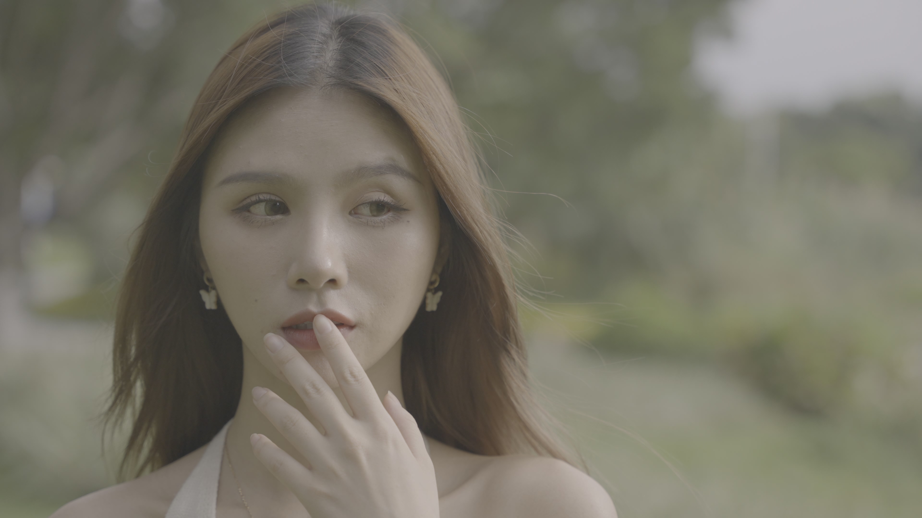 草坪小姐姐 (1).MP4_20251107_131822.026.jpg